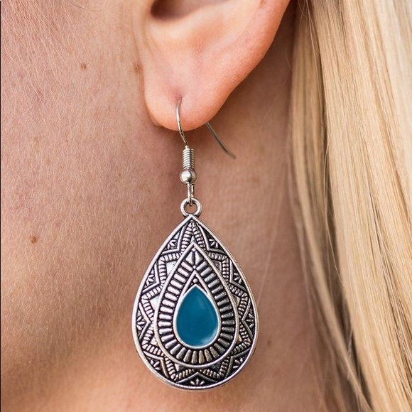 Teardrop Earrings NWT Silver Frame Blue Center Fishhook Finish - Picture 2 of 5